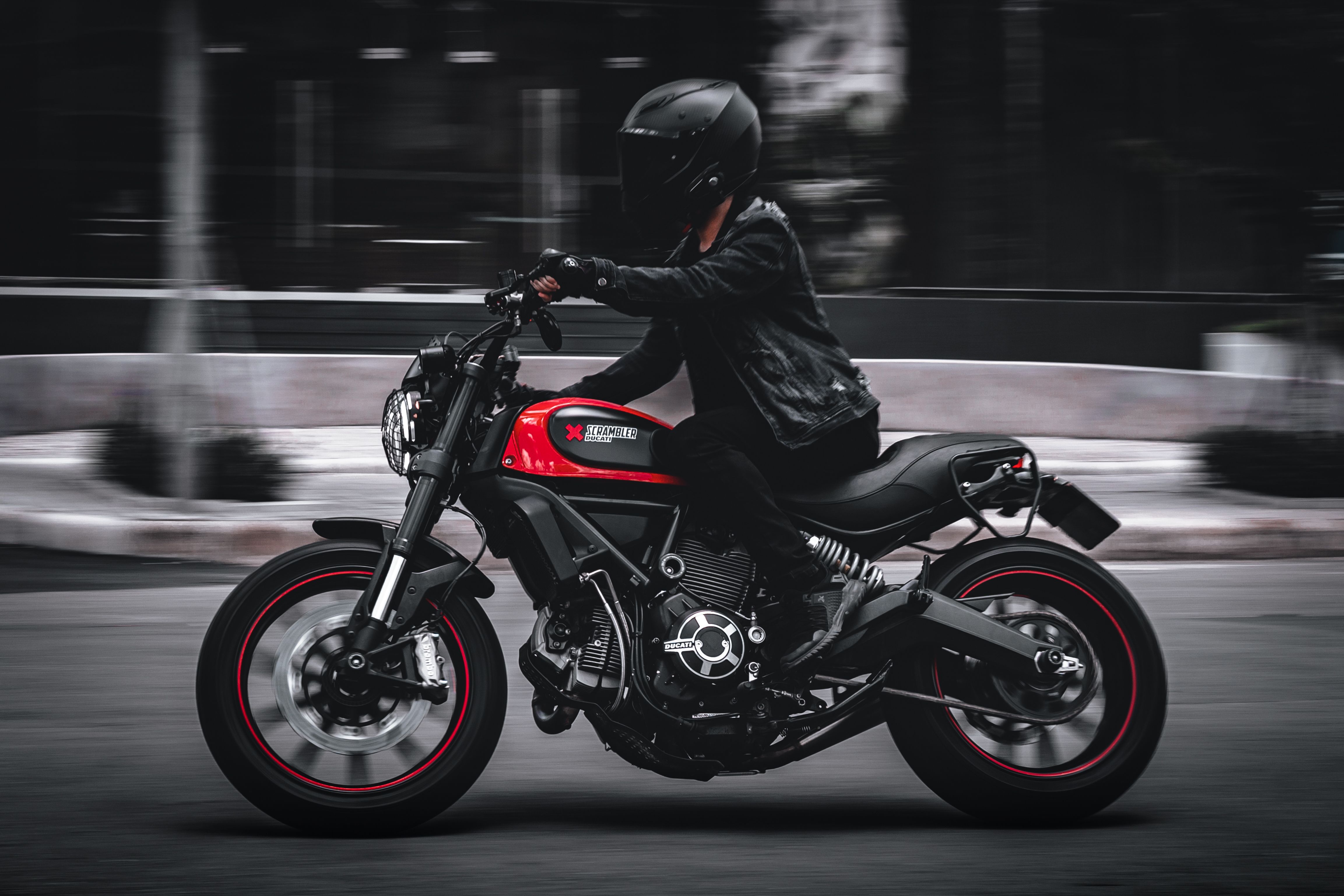 Discover motorcycle in Gold Coast: Laws, Costs, and Riding Guide