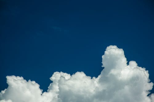 Foto profissional grátis de ar, atmosfera, céu azul