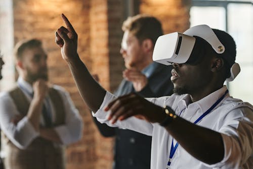 Free Photo of a Man Wearing Virtual Reality Headset Stock Photo