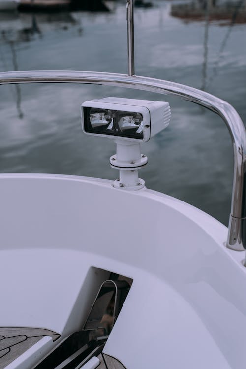 Reflector on Motorboat