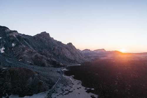 Kostenloses Stock Foto zu berge, dämmerung, drohne erschossen