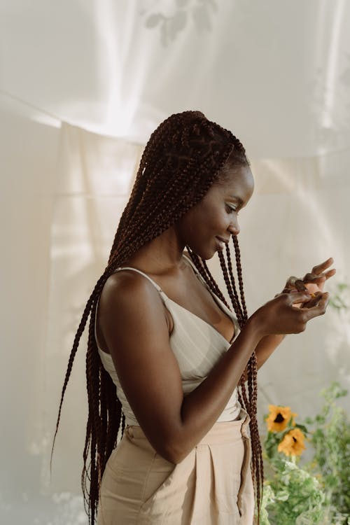 Gratis lagerfoto af afrikansk kvinde, afro fletninger, kvinde