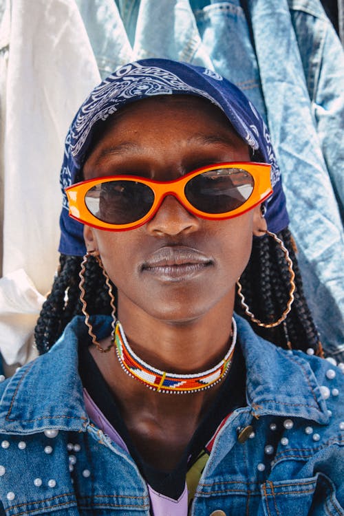 Afrikalı kadın, bandana, çemberler içeren Ücretsiz stok fotoğraf