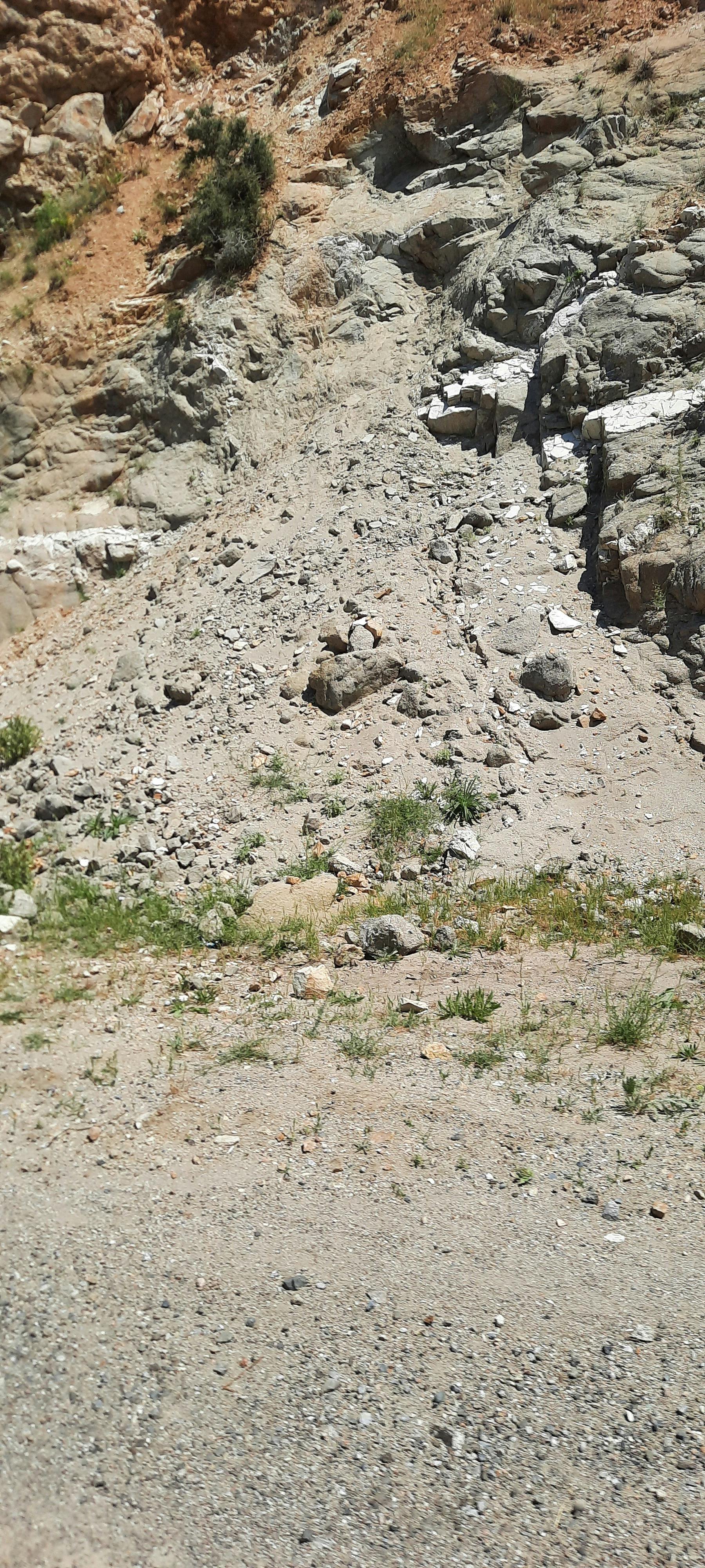 Dark and atmospheric sci-fi battlefield terrain with gothic structures