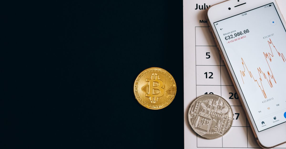 Gold Down 5.6%: Should You Buy the Dip Now?