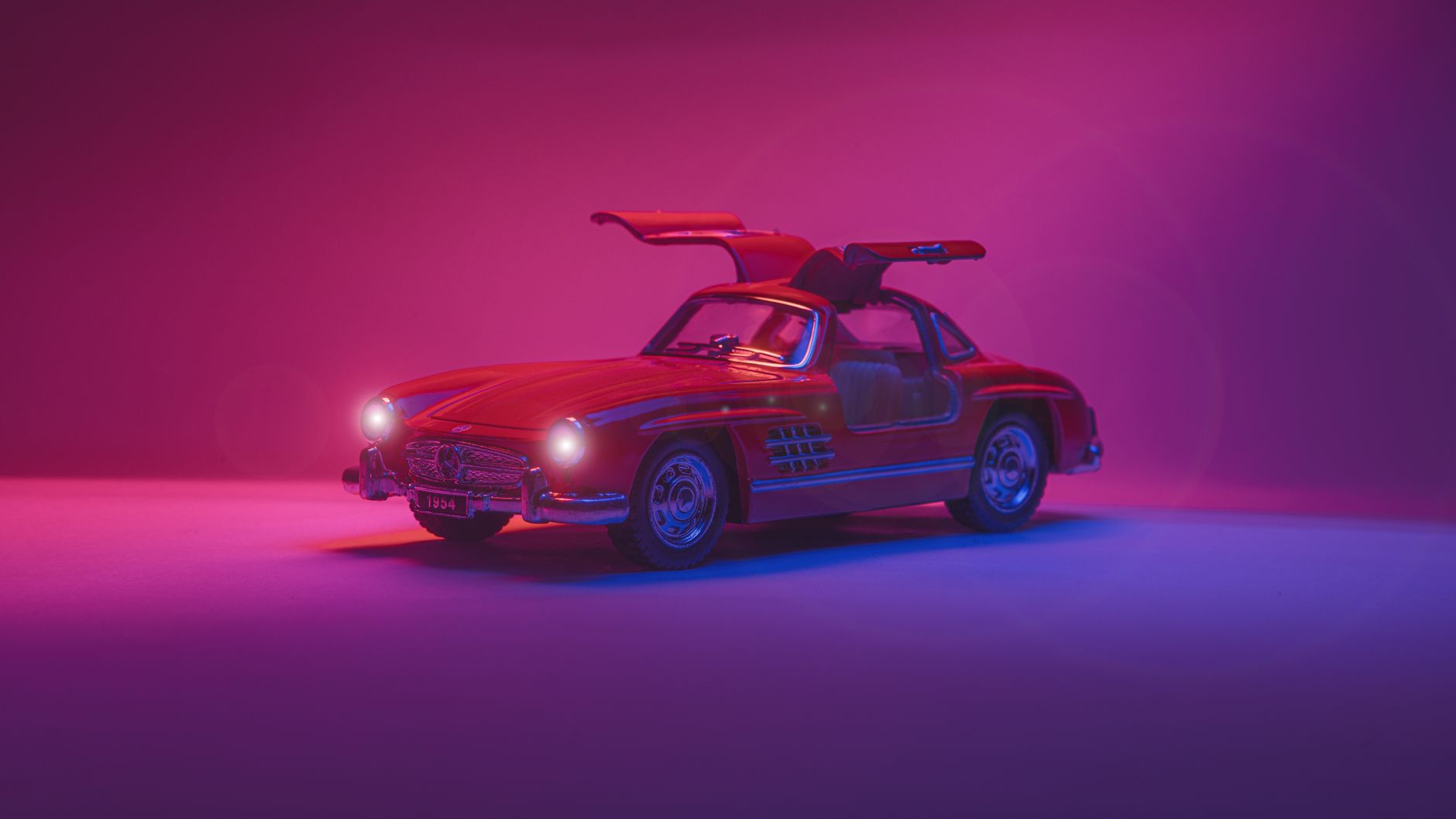 Atemberaubende Automobil-Aufnahme mit Auto & Lebendig