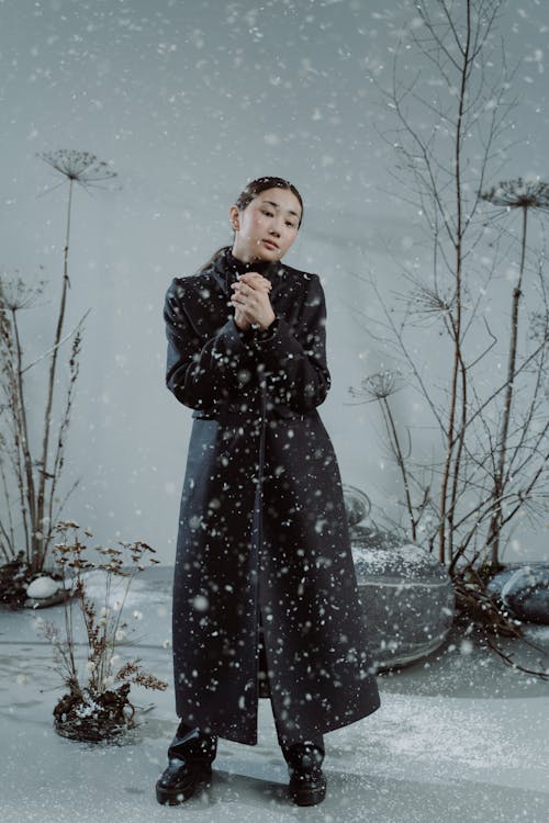 Gratis lagerfoto af asiatisk kvinde, forkølelse, frakke Lagerfoto