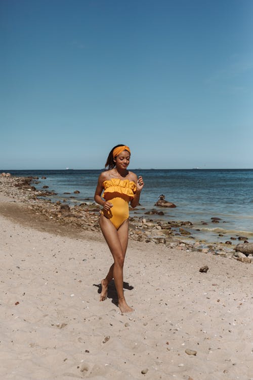 Kostenlos Kostenloses Stock Foto zu badeanzug, bikini, frau Stock-Foto