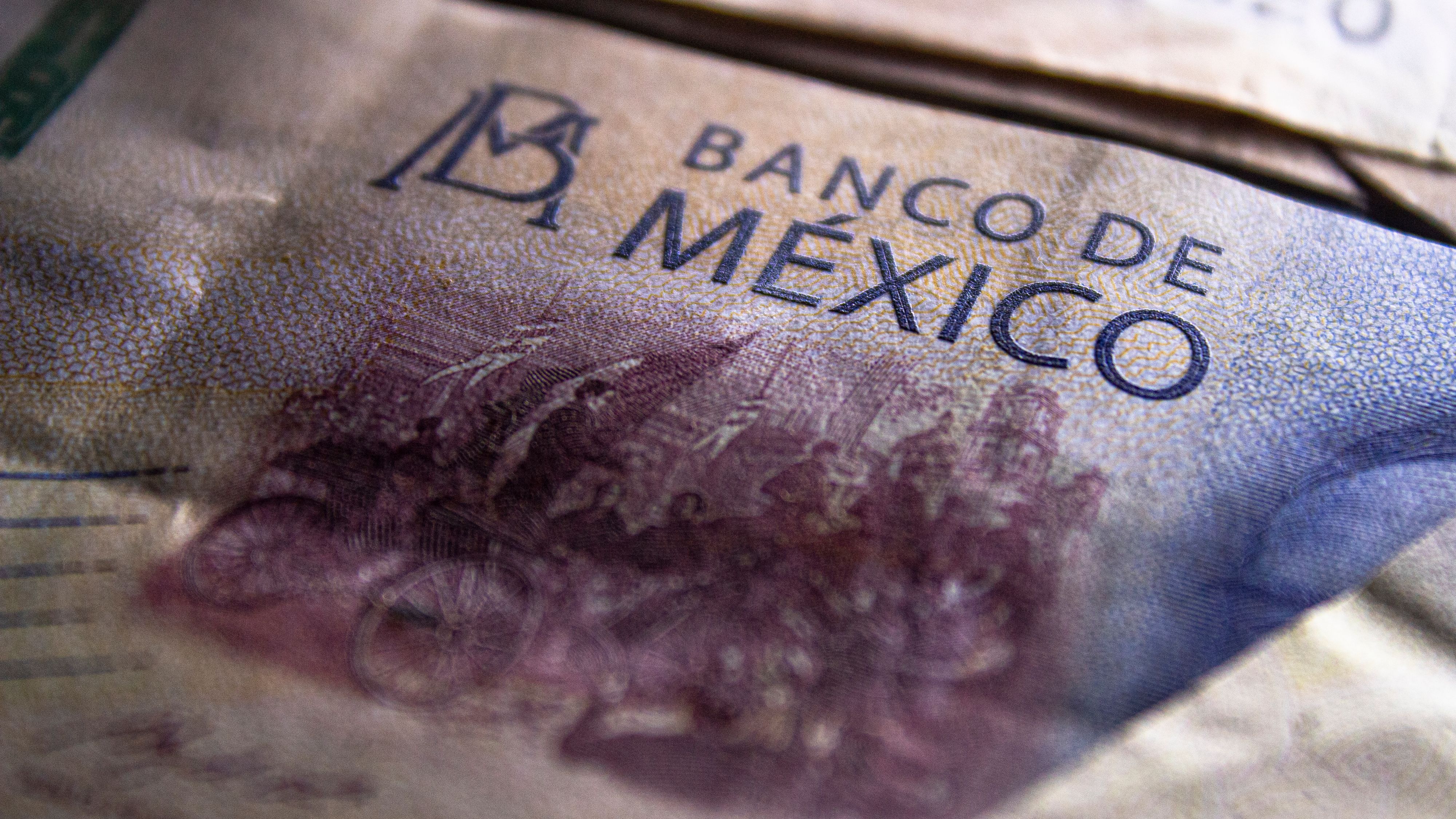 Detail of a Mexican banknote showing the Banco de México lettering