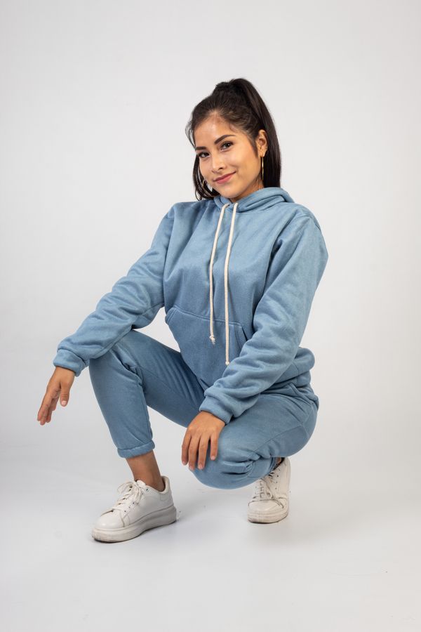 woman in velour tracksuit casual y2k outfit