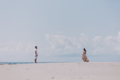 Бесплатное стоковое фото с белый песок, женщина, люди