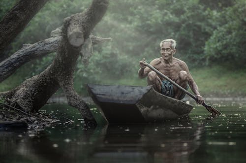 Kostnadsfri bild av äldre, asiatisk man, bar överkropp