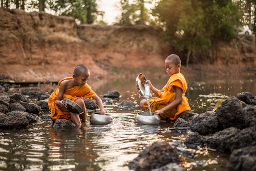 Kostnadsfri bild av flod, fyllning, munkar