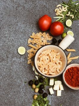 Pâtes au pesto et tomates cerises au blé entier