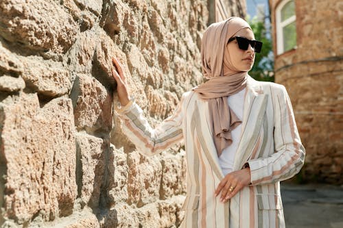 Kostenloses Stock Foto zu blazer, frau, hijab