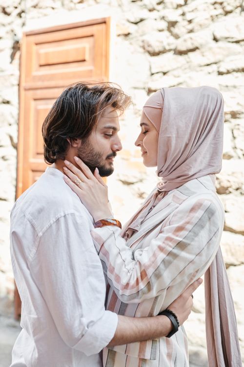 Free A loving couple embracing outdoors, highlighting cultural diversity and affection. Stock Photo