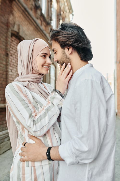 Free A Couple Romantic Moment in an Alley Stock Photo