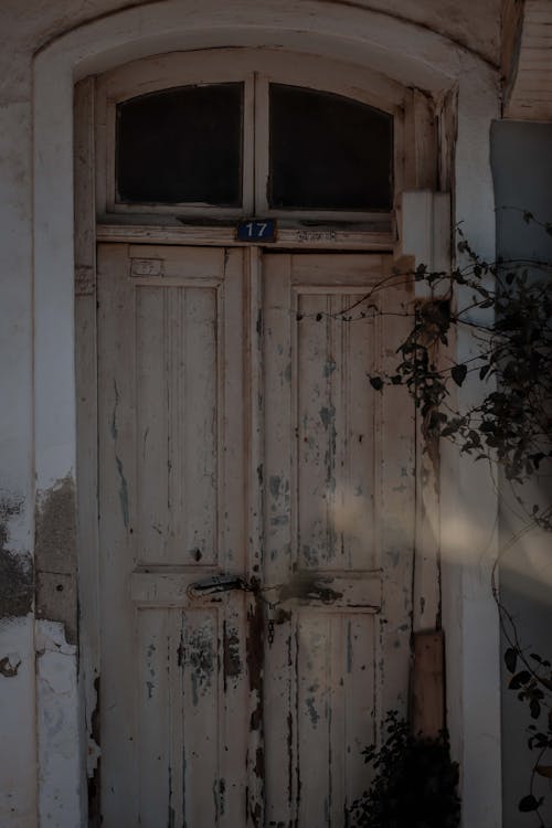 Free An Old Wooden Door of a House Stock Photo