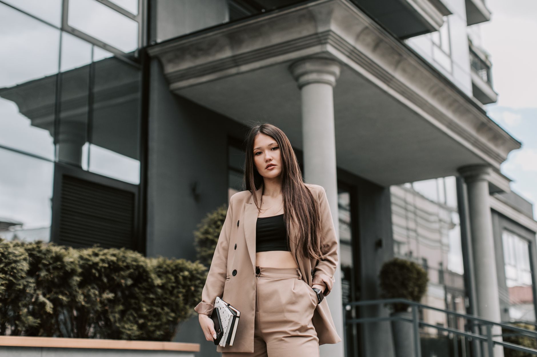 Le quiet luxury femme : comment adopter le style sans logo