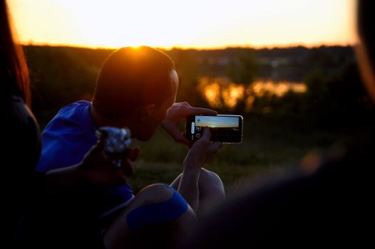 Big Tech Agrees to Work With Ottawa on Kids' Social Media Ban
