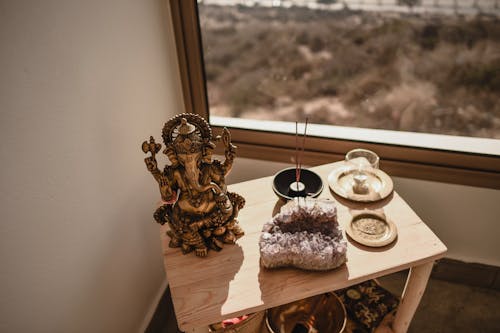 ganesh神, 小塑像, 木桌 的 免费素材图片