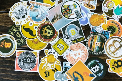 Základová fotografie zdarma na téma bitcoin, dřevěný stůl, investice