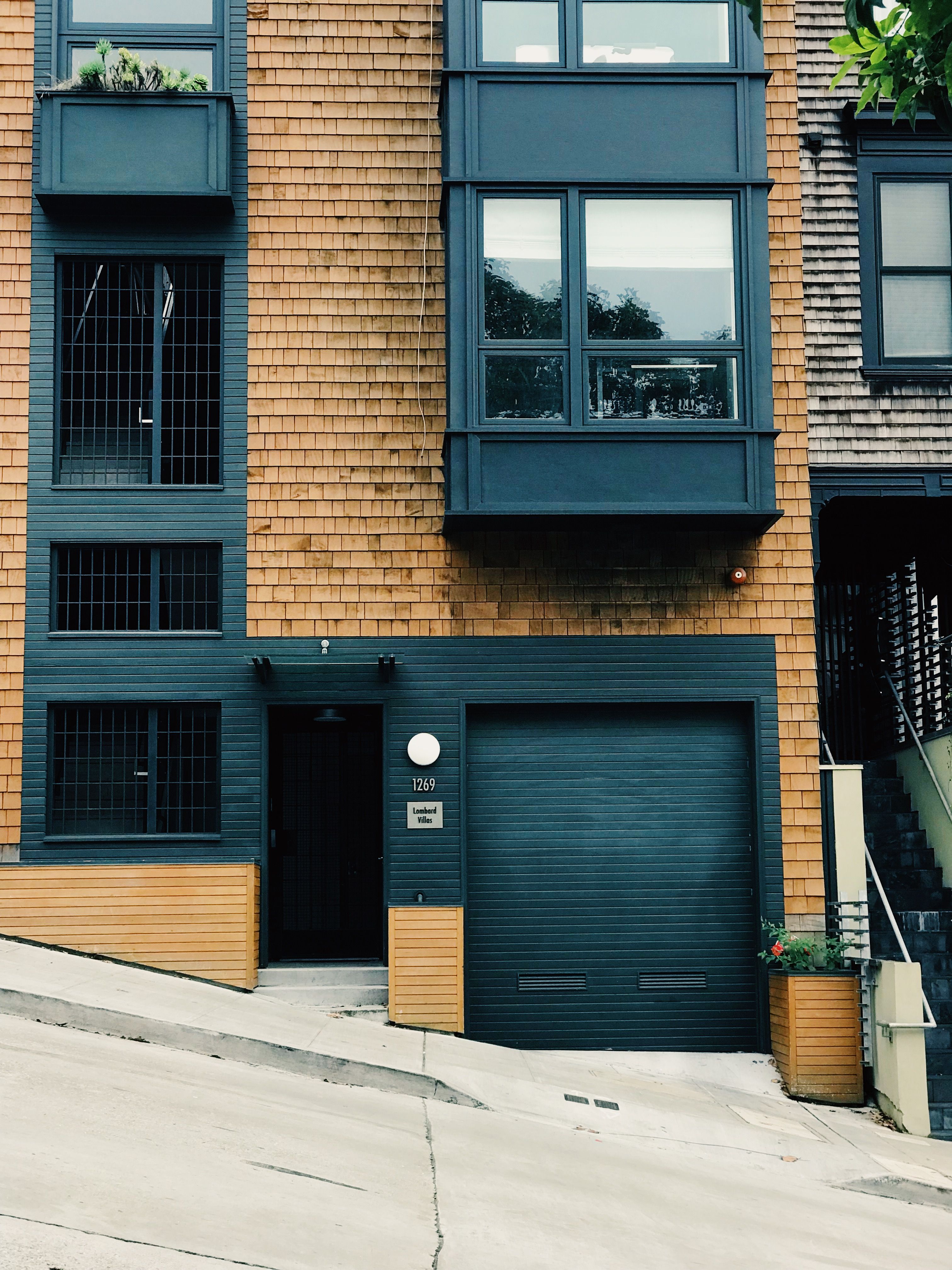 Close-Up Shot of a Building · Free Stock Photo