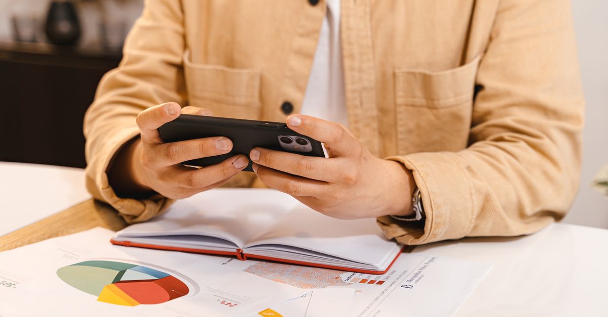 Why Your Phone Still Controls You (And The Counter-Intuitive Strategy That Actually Works)