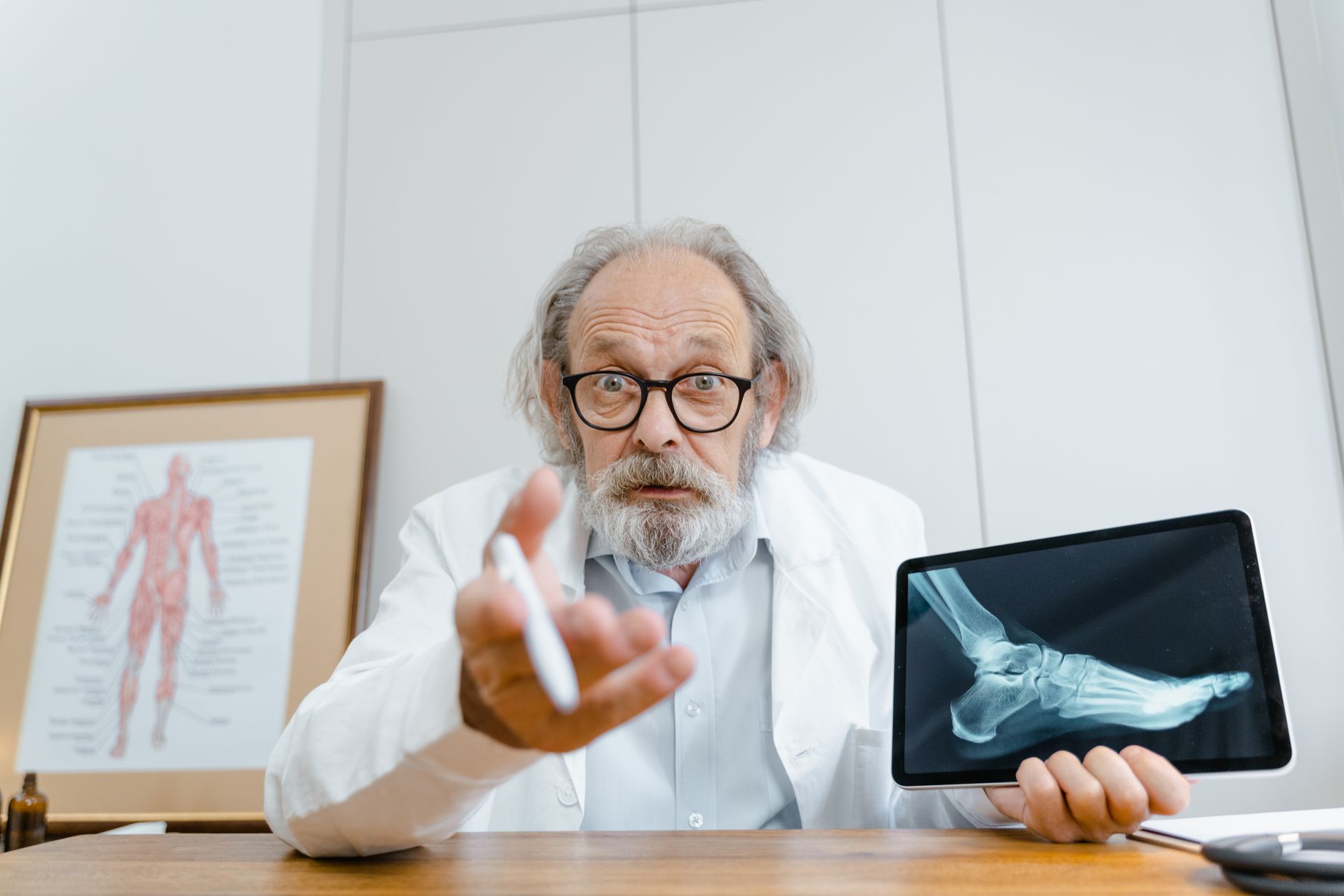 AI Note-Taking in Doctor's Offices Raises Concerns