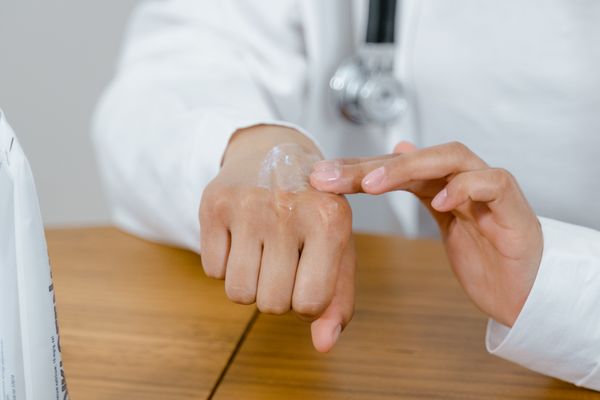 شاب تعبان من نقص فيتامين د