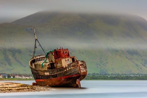 Fotobanka s bezplatnými fotkami na tému hora, loď, morský breh