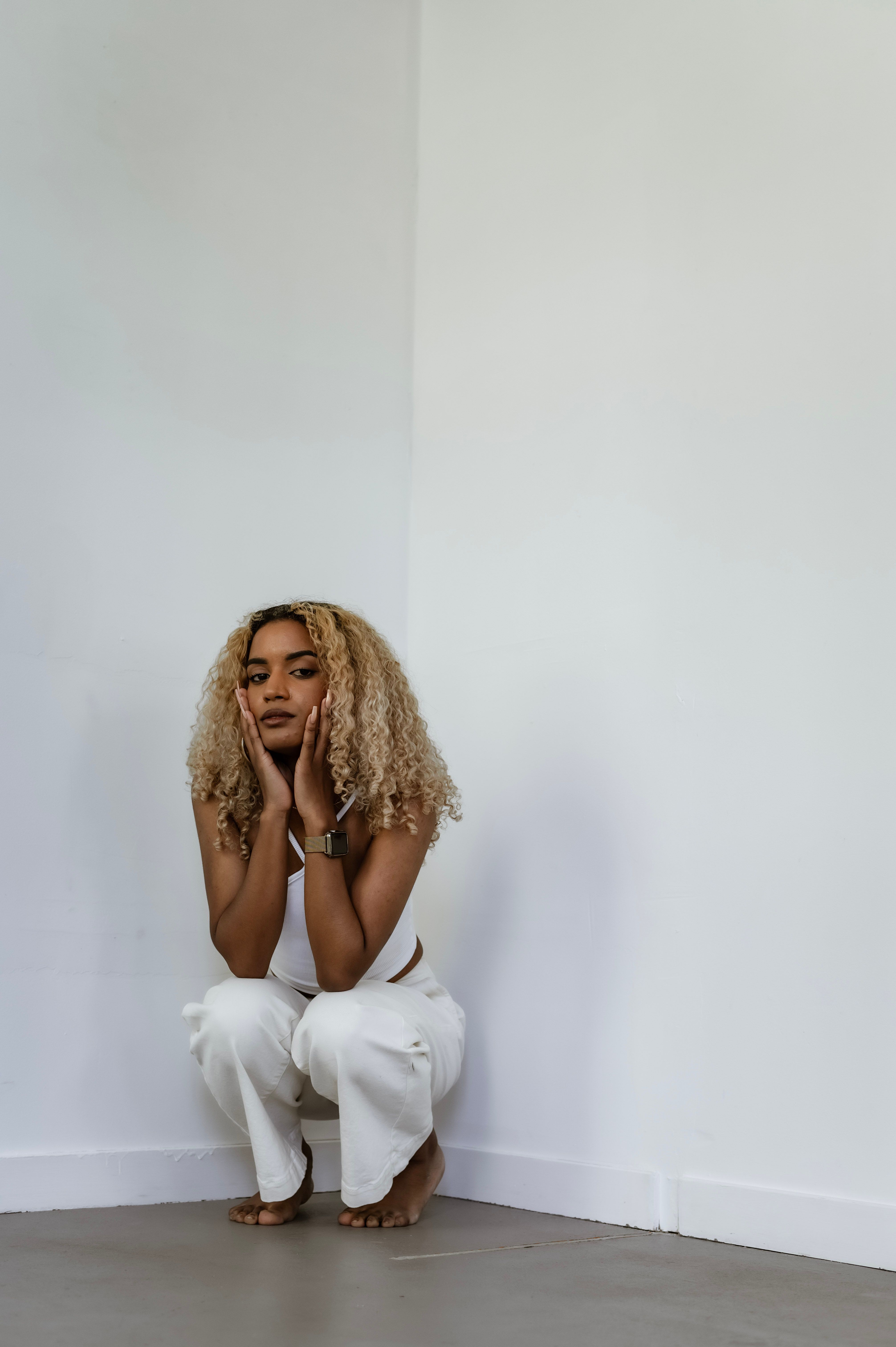 Crouching Pose Photos, Download The BEST Free Crouching Pose Stock ...