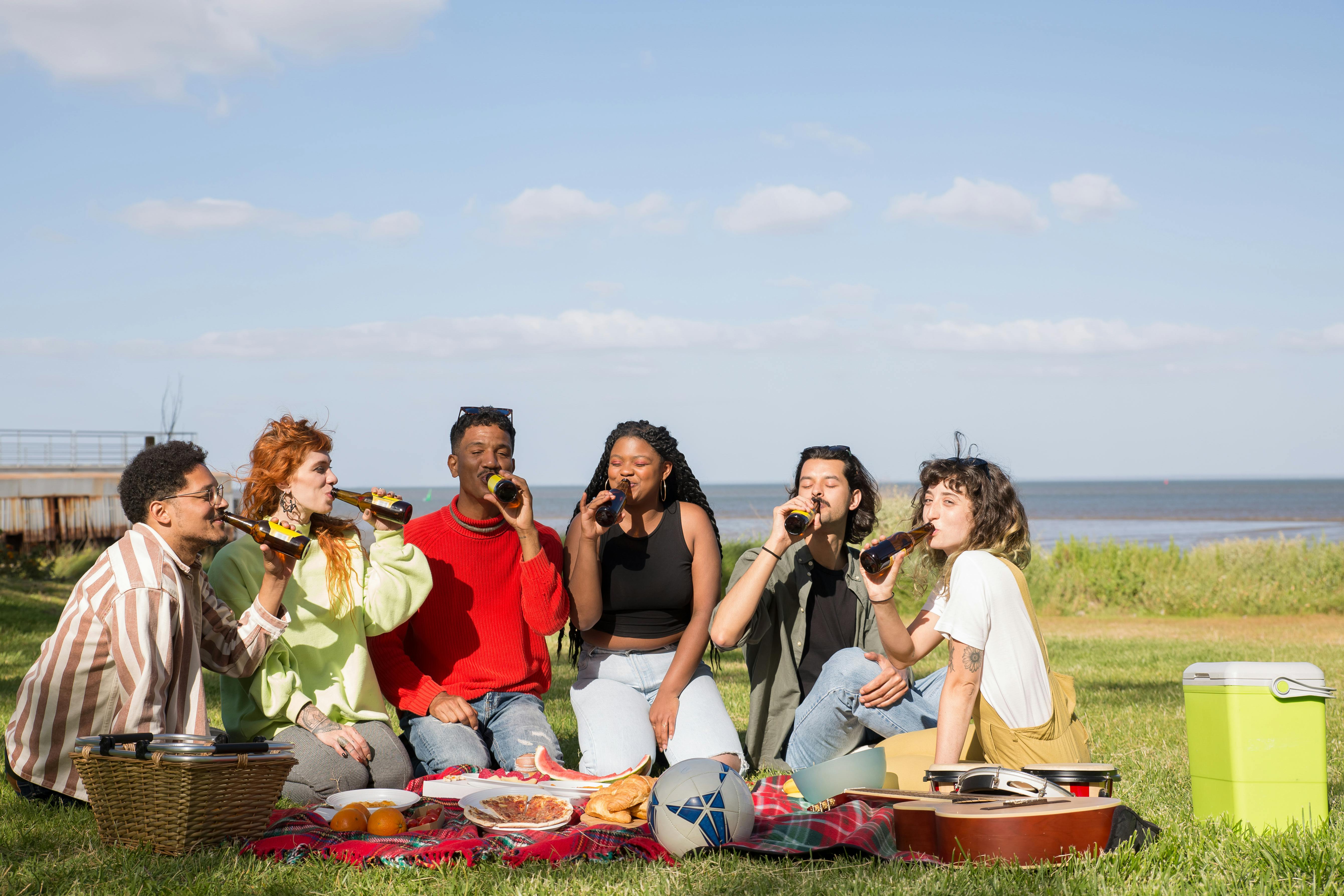 Miễn phí Ảnh lưu trữ miễn phí về bạn bè, ban ngày, bia Ảnh lưu trữ