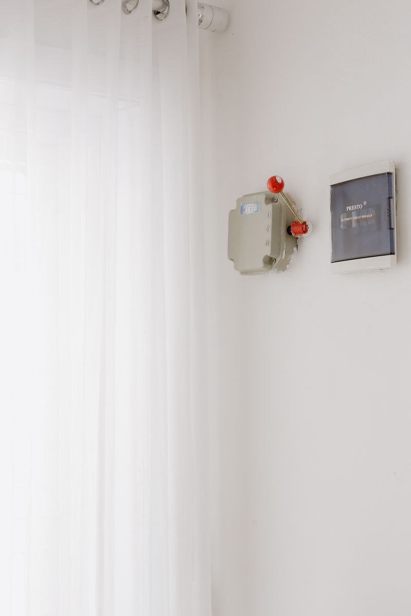 Wall-mounted electrical disconnect with unobstructed space in front