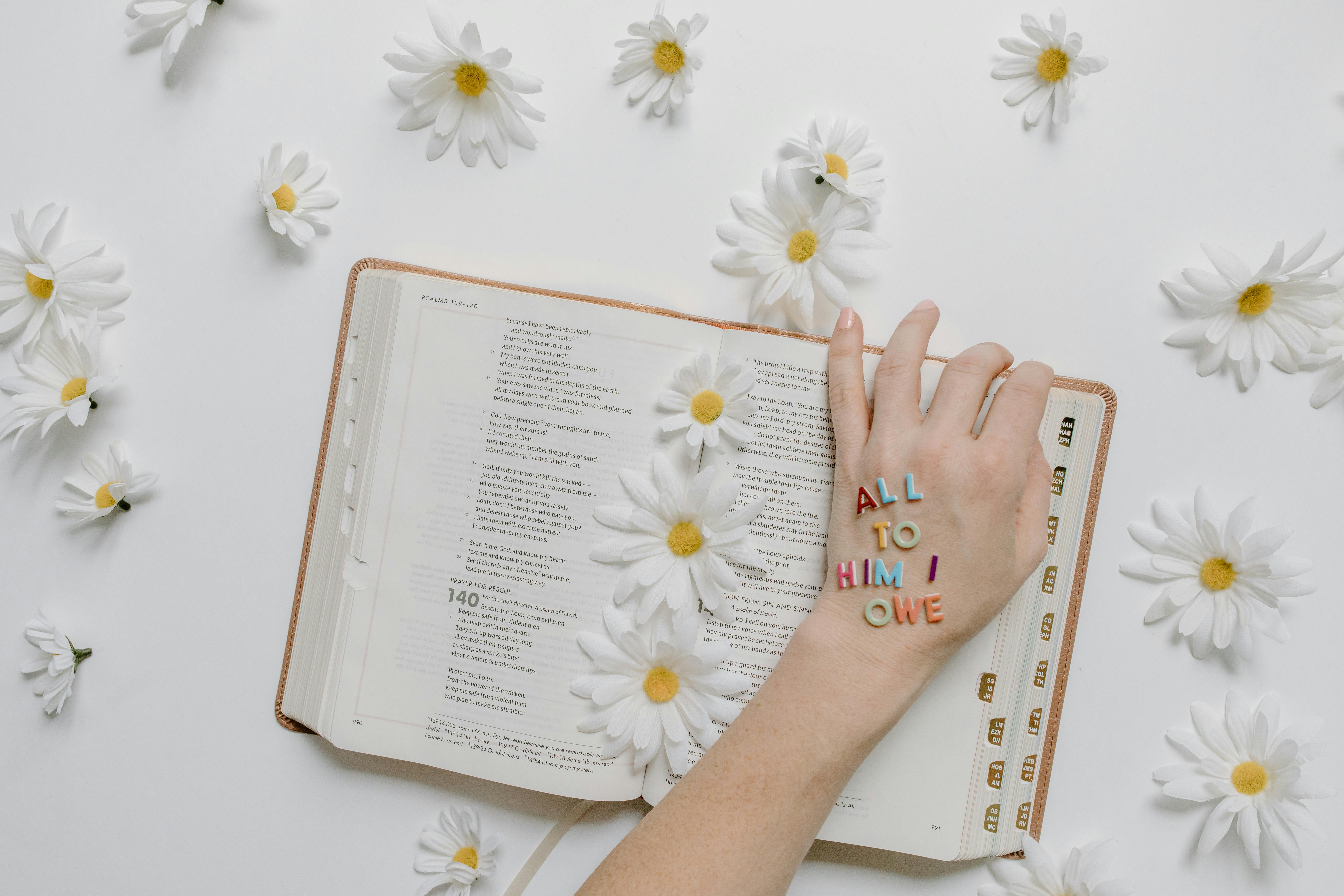 hand flowers morning spring