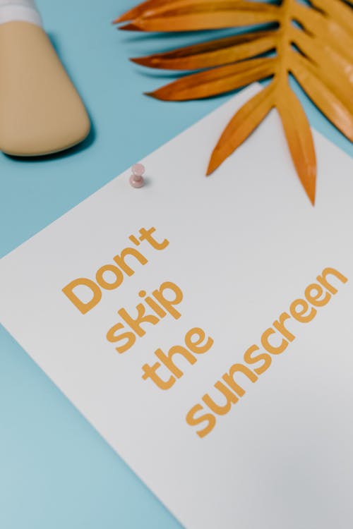 Free Paper with a Text Saying "Dont Skin the Sunscreen" Stock Photo