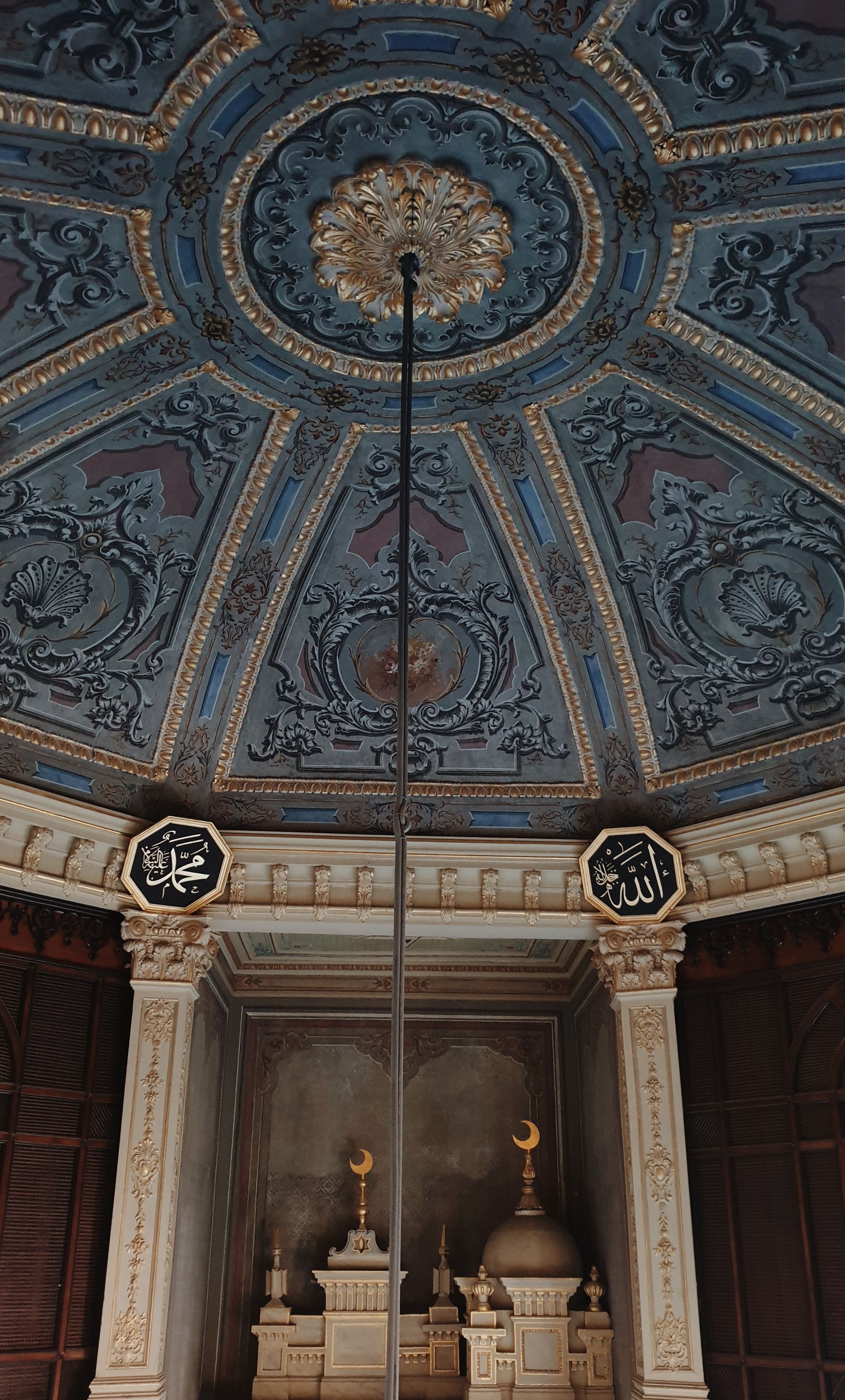 Symmetrical View of a Mosque Ceiling · Free Stock Photo