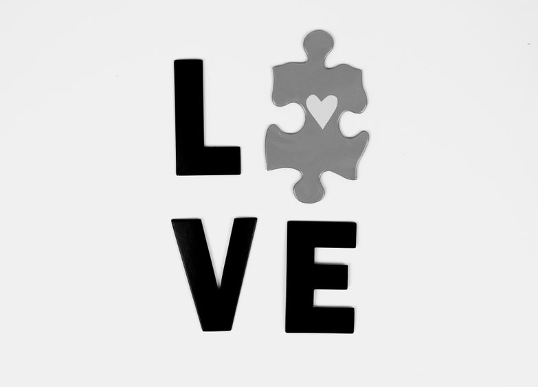 Online dating: starting a conversation on a niche platform