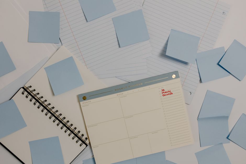 during a short planning reset before opening more tabs task list task switching desk planning lifestyle photo 2