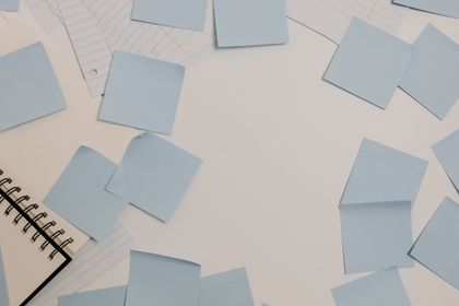 Blue sticky notes on a desk — photo by Tara Winstead on Pexels