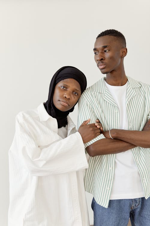 Gratis lagerfoto af hengivenhed, hijab, hvid baggrund