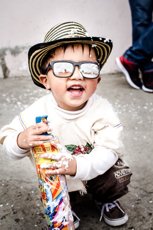 Kostenlos Fotografie Des Kindes, Das Sonnenbrillen Trägt Stock-Foto