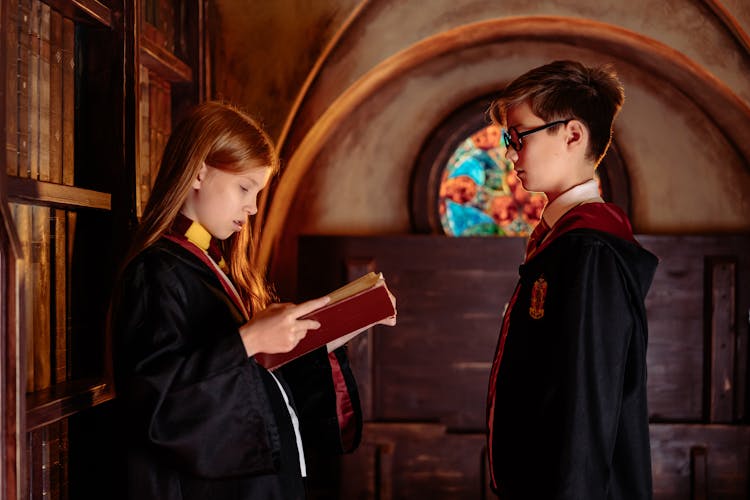 Hermione Reading Spellbook To Harry Potter