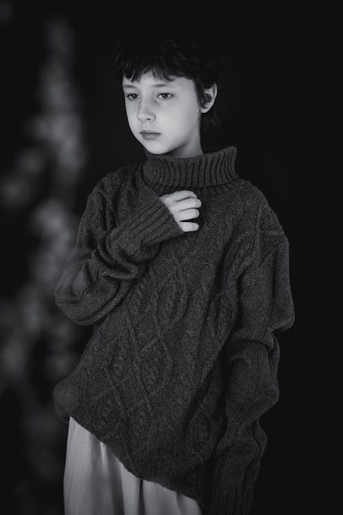Fotos de stock gratuitas de blanco y negro, escala de grises, jersei