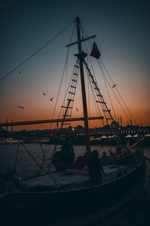 Free Δωρεάν στοκ φωτογραφιών με αλιευτικό σκάφος, Άνθρωποι, αποβάθρα Stock Photo