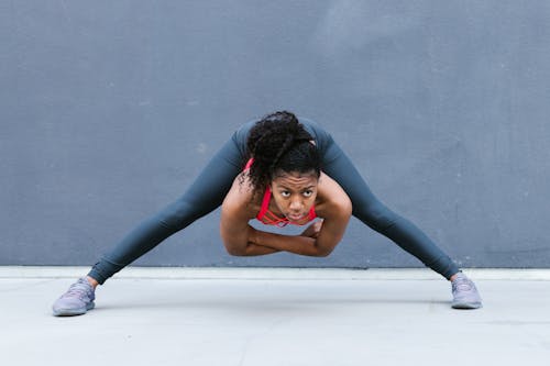 Безкоштовне стокове фото на тему «активний одяг, афро-американська жінка, вага тіла» стокове фото