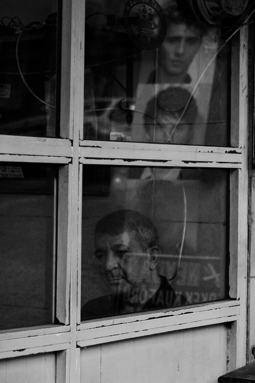 Free Grayscale portrait of a man seen through a glass window in Istanbul, Turkey. Stock Photo