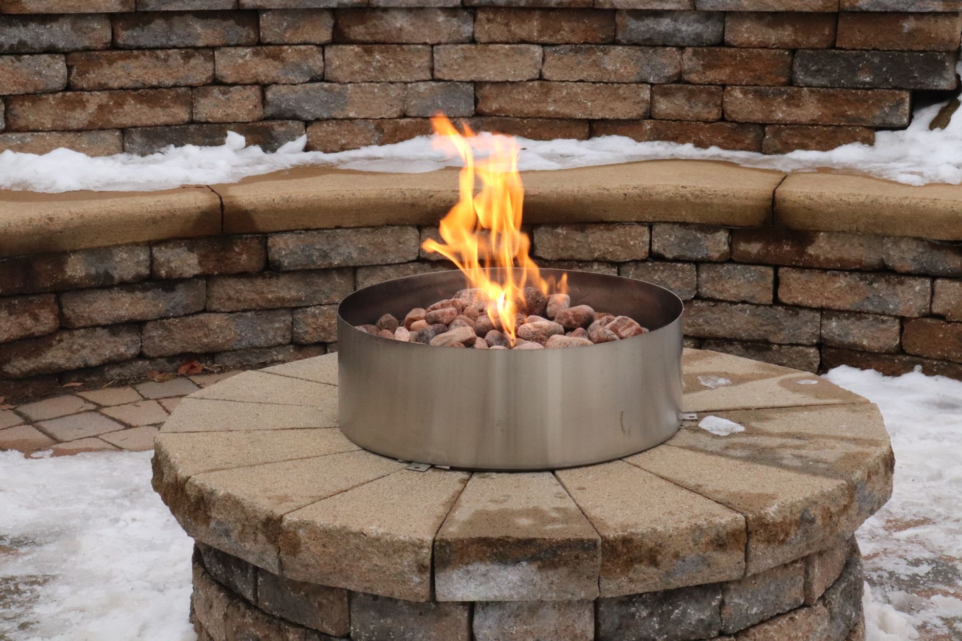 Best Smokeless Fire Pits 2026: Solo Stove, Breeo & Wood