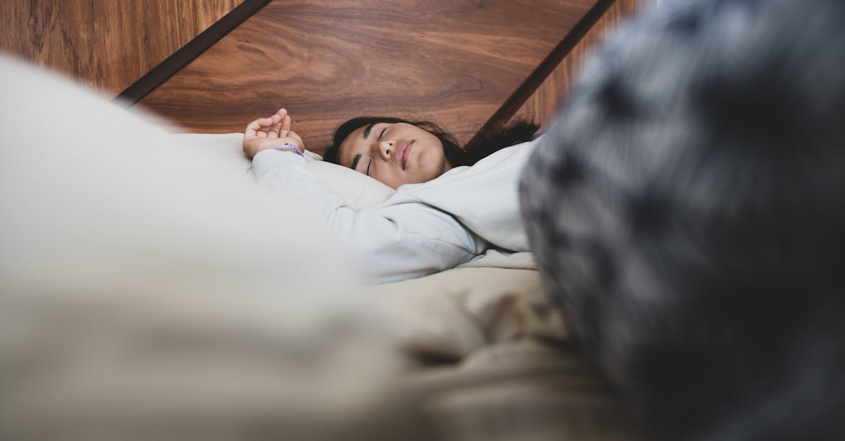 Cycle-Synced Sleep Routine: Improve Sleep by Phase Privately