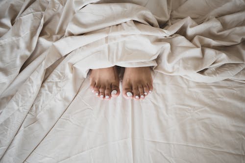 Безкоштовне стокове фото на тему «ковдра, Лак для нігтів, ліжко»
